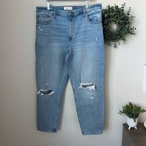 Abercrombie & Fitch - The Mom High Rise Jeans size 34/18L.